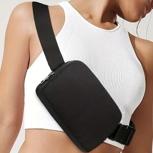 NWT Waterproof Sports Athletic Belt Bag